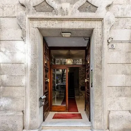 Plum Guide - The Shape Of Water Genua