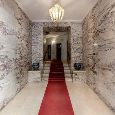 Apartment Plum Guide - The Shape Of Water *